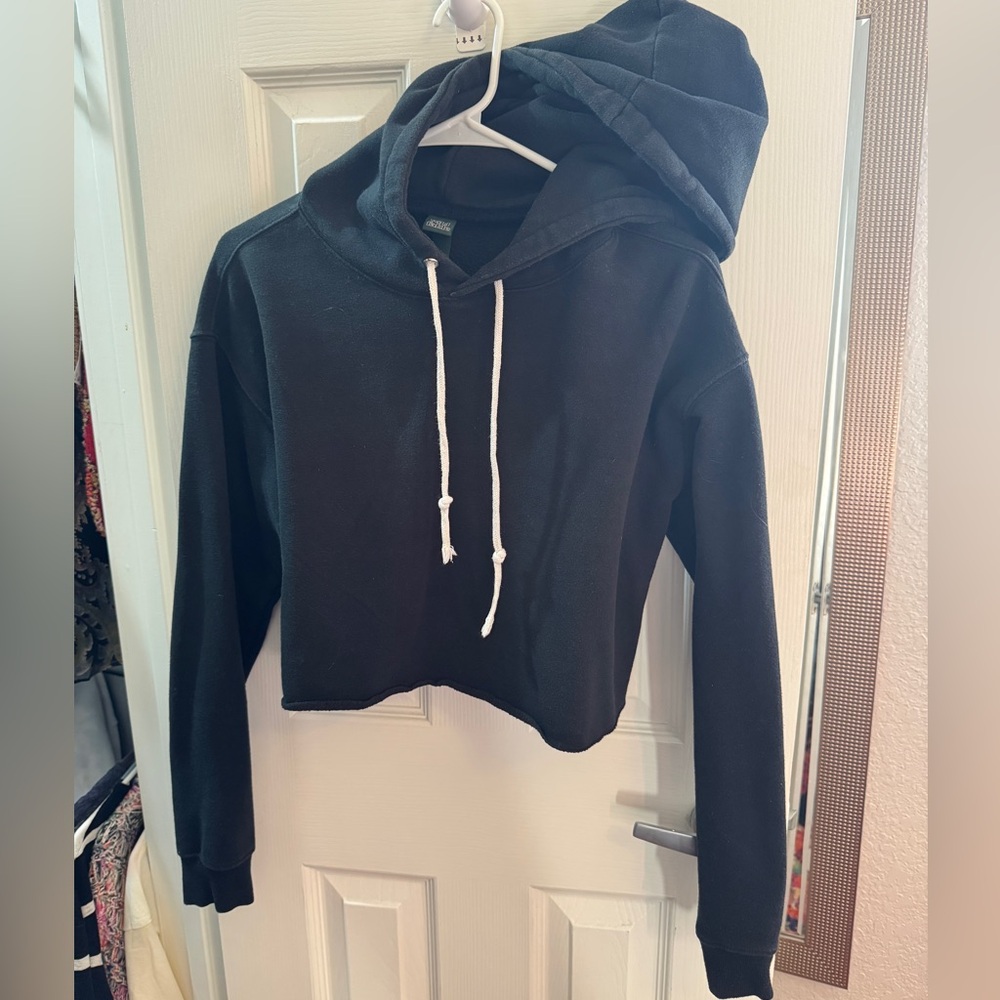 Wild Fable cropped black pullover hoodie small